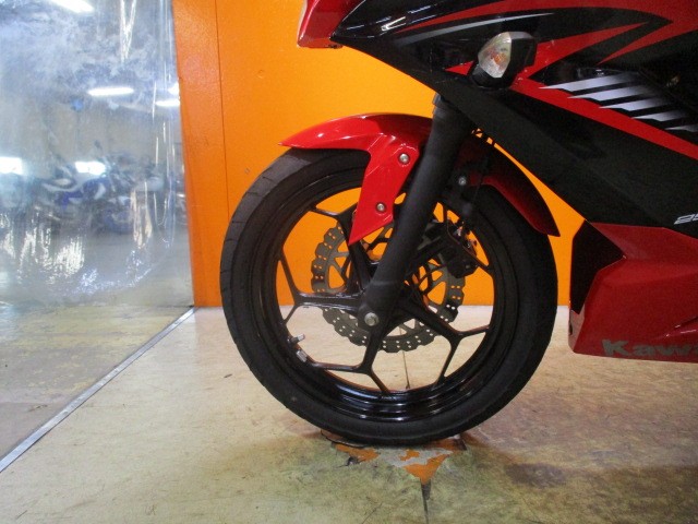 ホイールもこの通り状態グッド！フォークのアウターまでもが綺麗な上質車がこの価格は他店追従不可能価格！